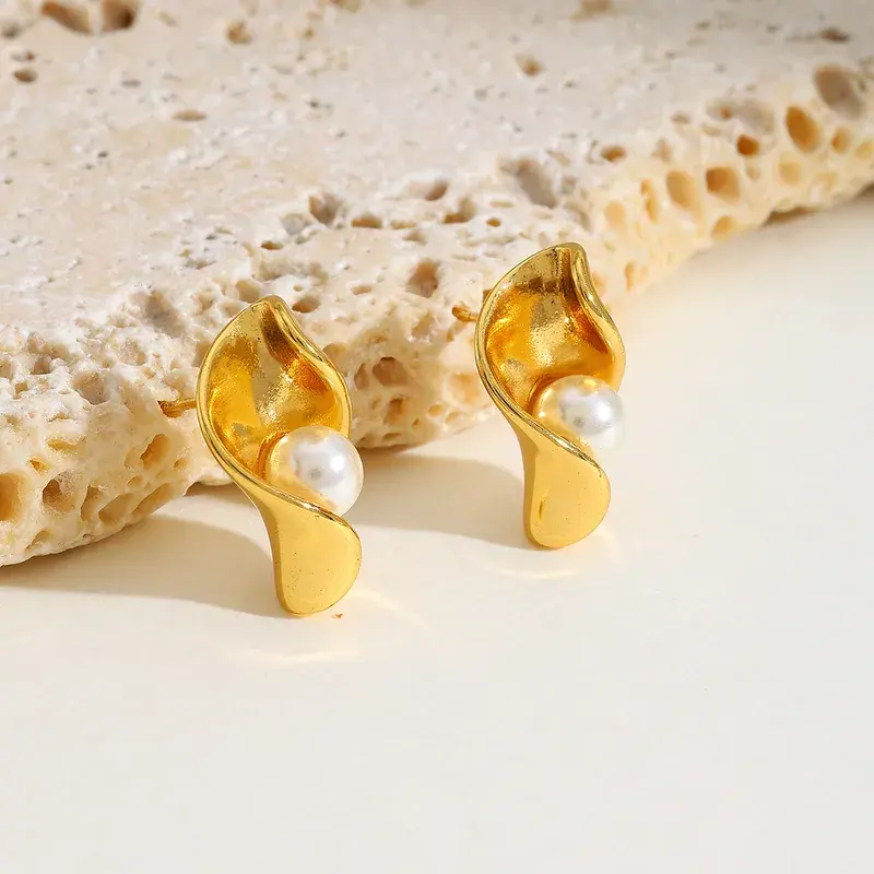 Pearl Hug Stud - FY0282